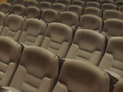 (re)tapizado de butacas sin desmontar, in situ, en cines, teatros, auditorios